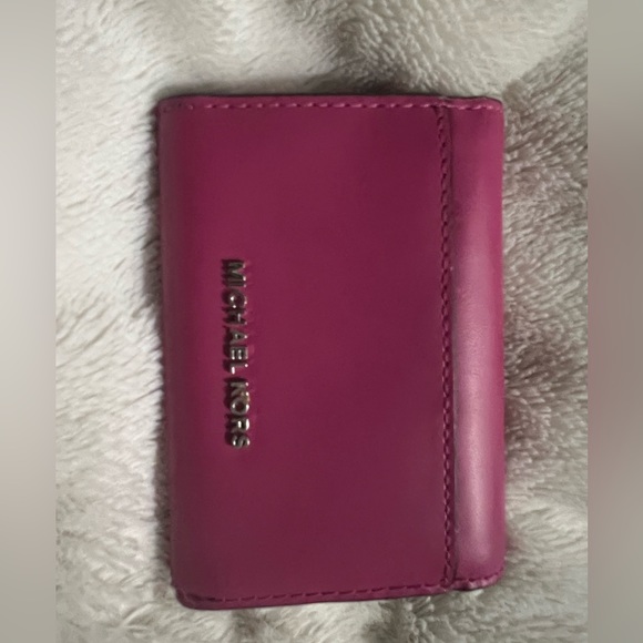 MK Card Wallet Retail - Picture 1 of 2